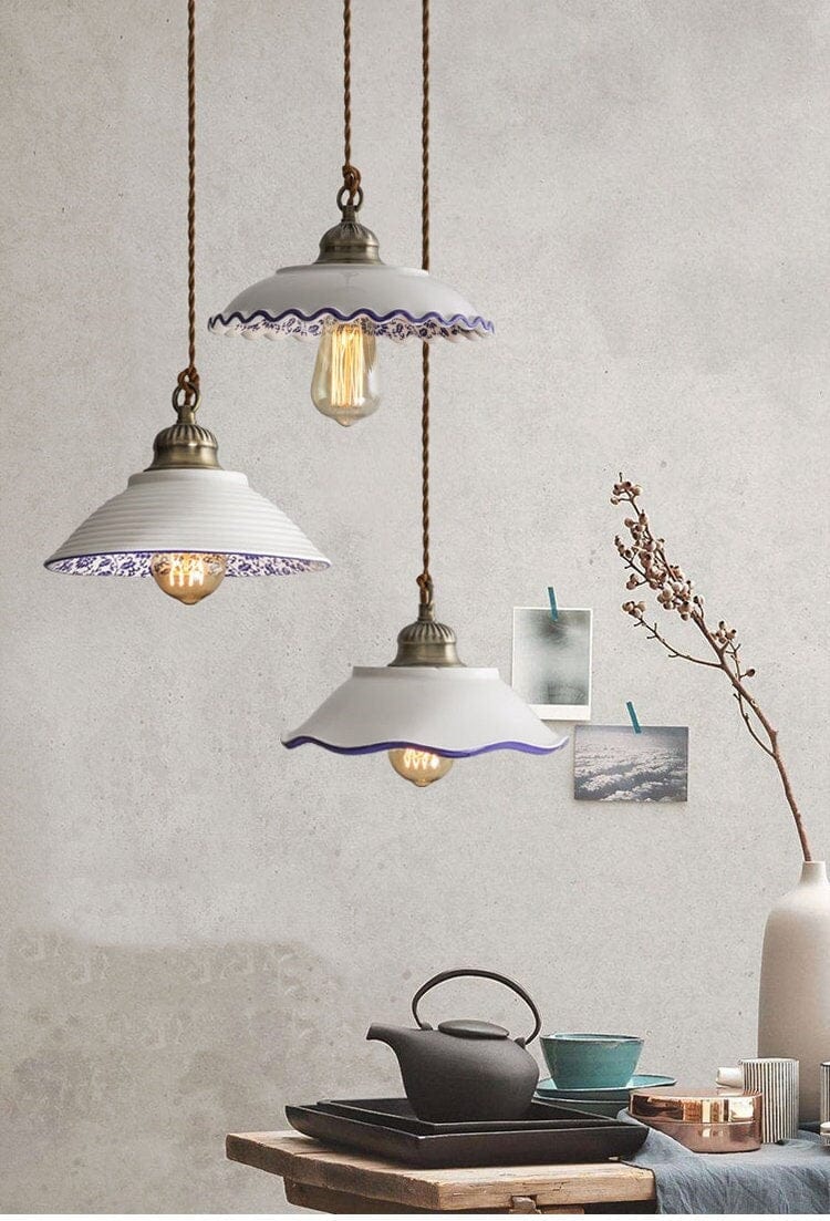 LED-valaisin keraamisella lautasella, portugalilaisella azulejo-laattakuviolla, lamppu mukana