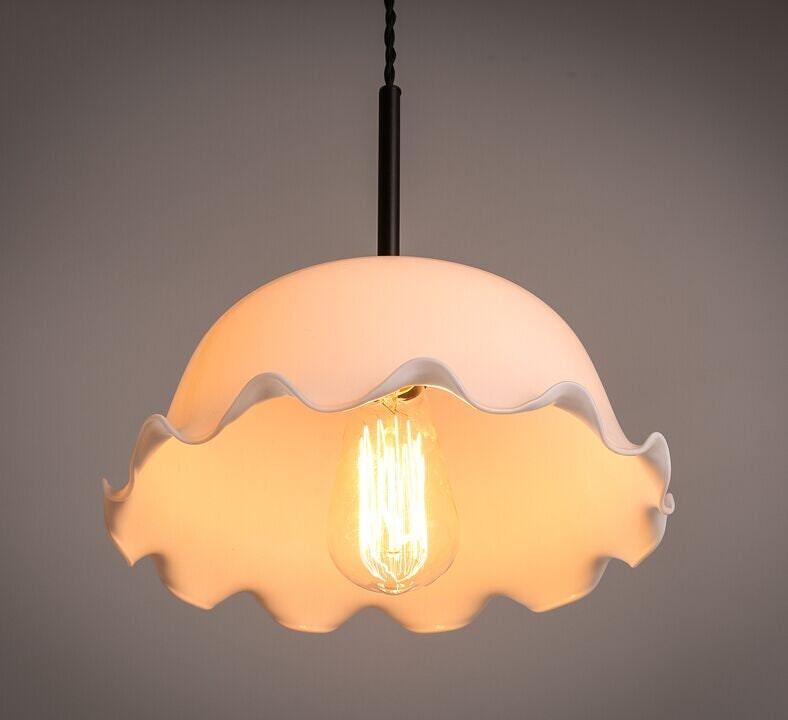 Lampada a sospensione in vetro opalino Aurelle con paralume a fazzoletto