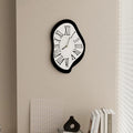 Horloge murale moderne surréaliste inspirée de Salvador Dalí avec chiffres romains