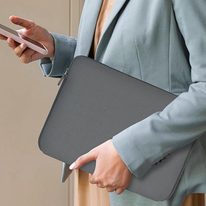 Husă flexibilă MULTISLEEVE pentru laptopuri de 13–15,6 inch