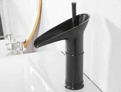 Bateria umywalkowa w stylu antycznego wodospadu | Fervei