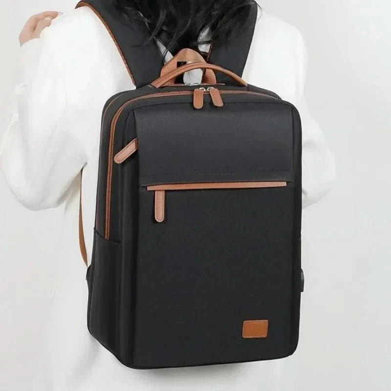 PACKLITE utazótáska laptoprekesszel és USB-porttal