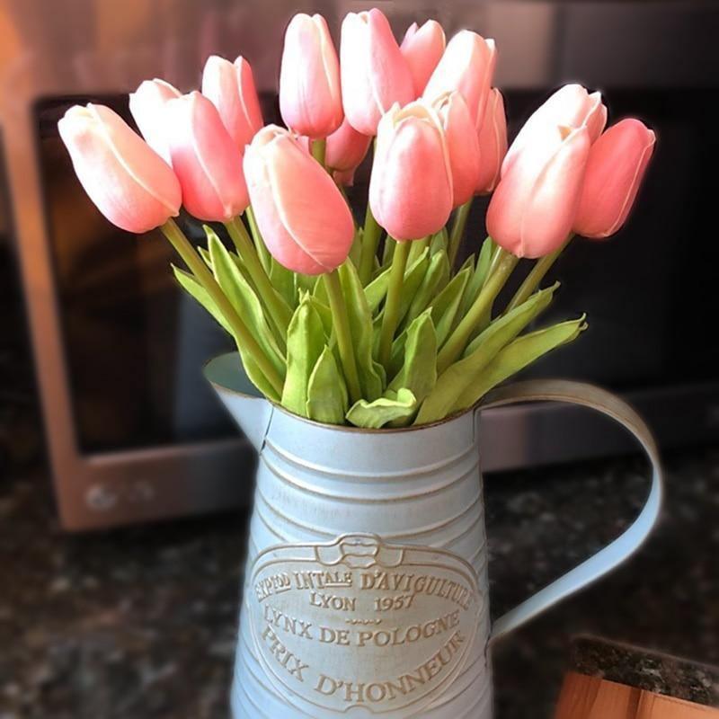Sada deseti kusů umělých tulipánů a květin