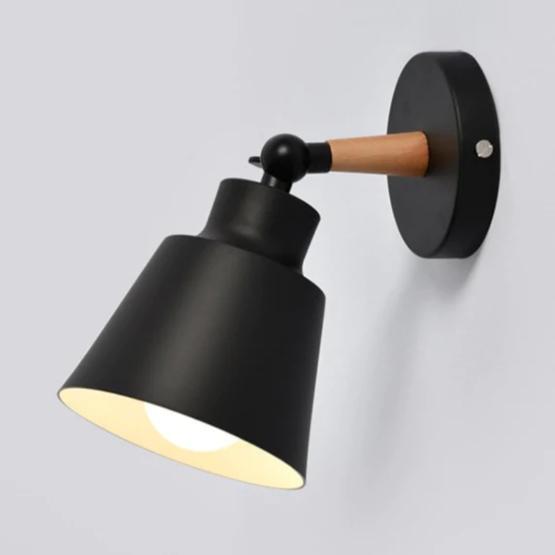 NovaLume Wandleuchte mit drehbarem Holzarm, schwarze Rückplatte