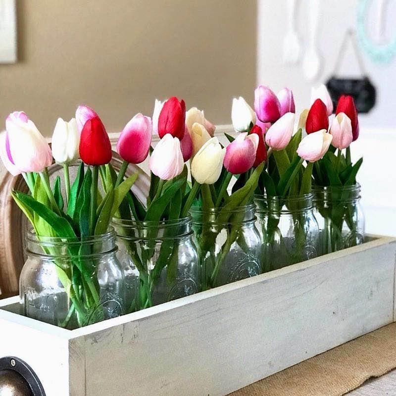Sada deseti kusů umělých tulipánů a květin