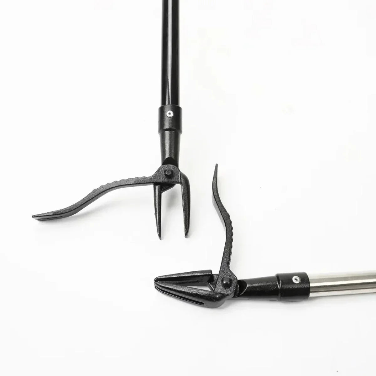 Ergonomický zahradní nástroj ROOTRIZE na odstraňování plevele umožňuje stát vzpřímeně