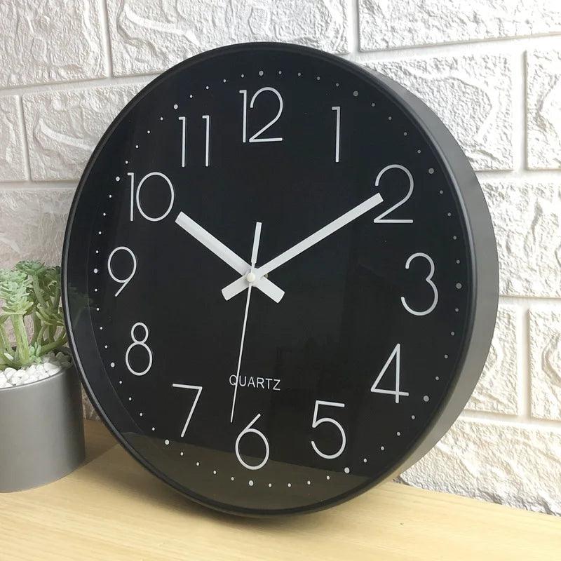 SILENTICK 12palcové nástěnné hodiny pro moderní interiéry s tichým chodem