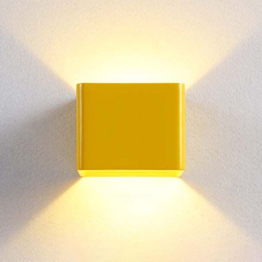 LumaNova Moderne quadratische Wandleuchte für gemütliches Schlafzimmer