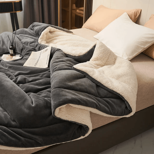 SOFTHUG LUXE ふわふわフランネルブランケットで快適なぬくもりを