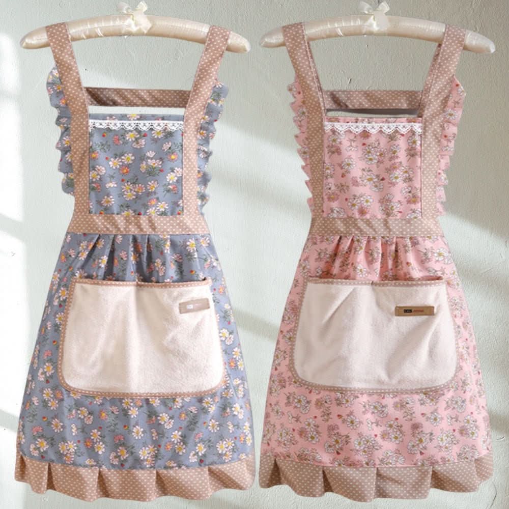 Zástěra StainShield Floral pro úplné pokrytí v kuchyni