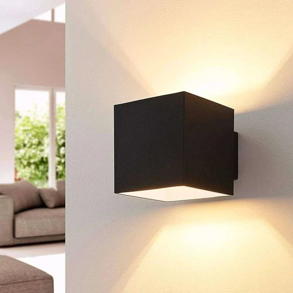 STIA Wall Light in Black Aluminum, Dimmable and Motion Activated, Weather Resistant
