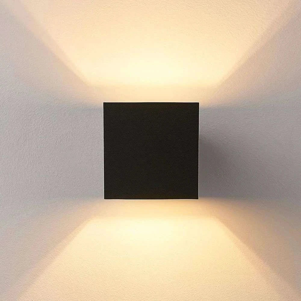 STIA Wall Light in Black Aluminum, Dimmable and Motion Activated, Weather Resistant