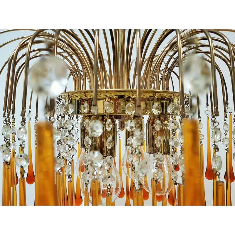 Zawieszana lampa z bursztynowego szkła z gniazdem E27, złote wykończenie, kryształowe krople