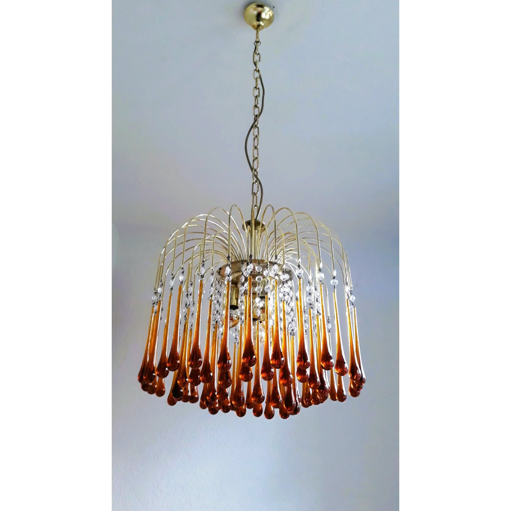 Zawieszana lampa z bursztynowego szkła z gniazdem E27, złote wykończenie, kryształowe krople