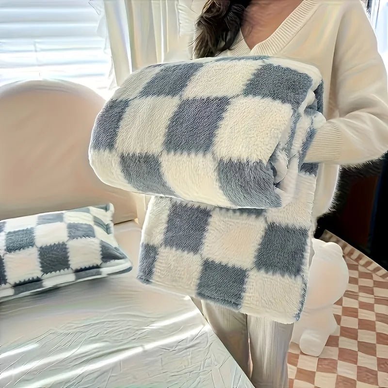 WARMORA Cozy Fleece Blanket For Relaxing Winter Evenings