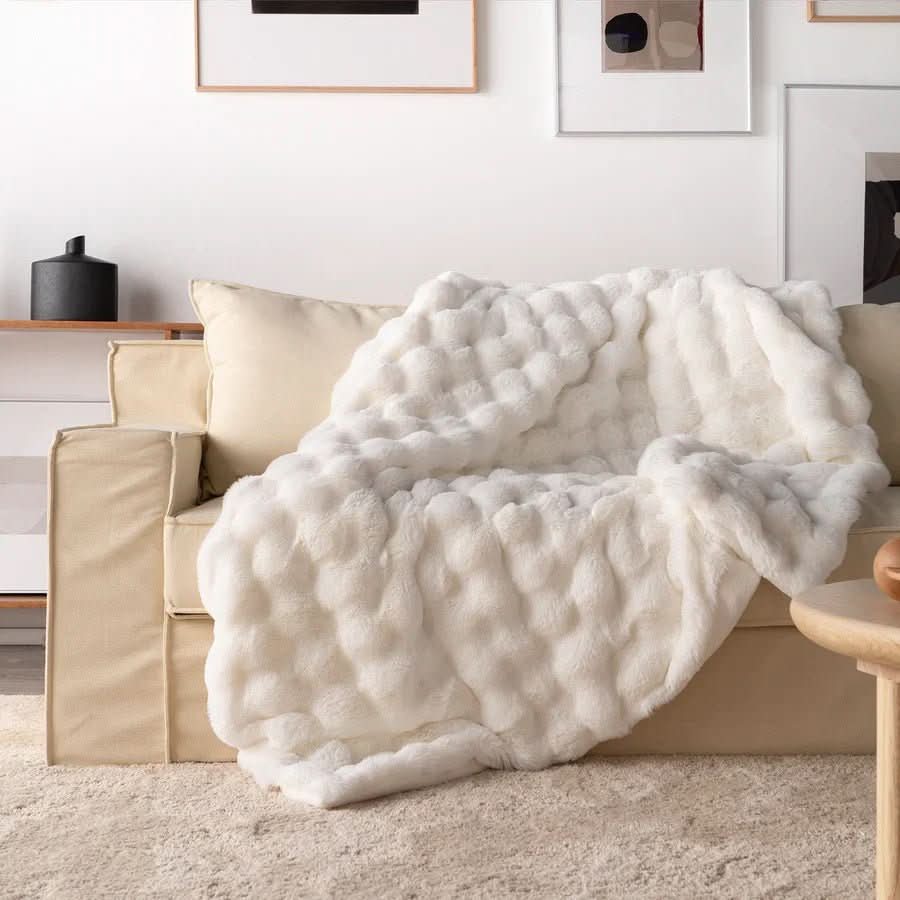 ZenithThrow Ultralight On-The-Go Travel Blanket For Cozy Comfort