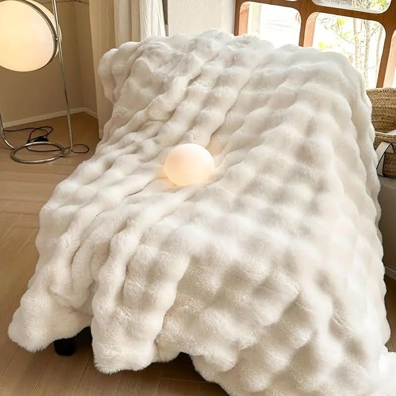 ZenithThrow Ultralight On-The-Go Travel Blanket For Cozy Comfort